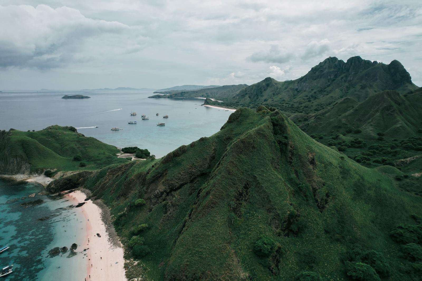 Destinasi Wisata Tersembunyi di Indonesia yang Harus Anda Kunjungi