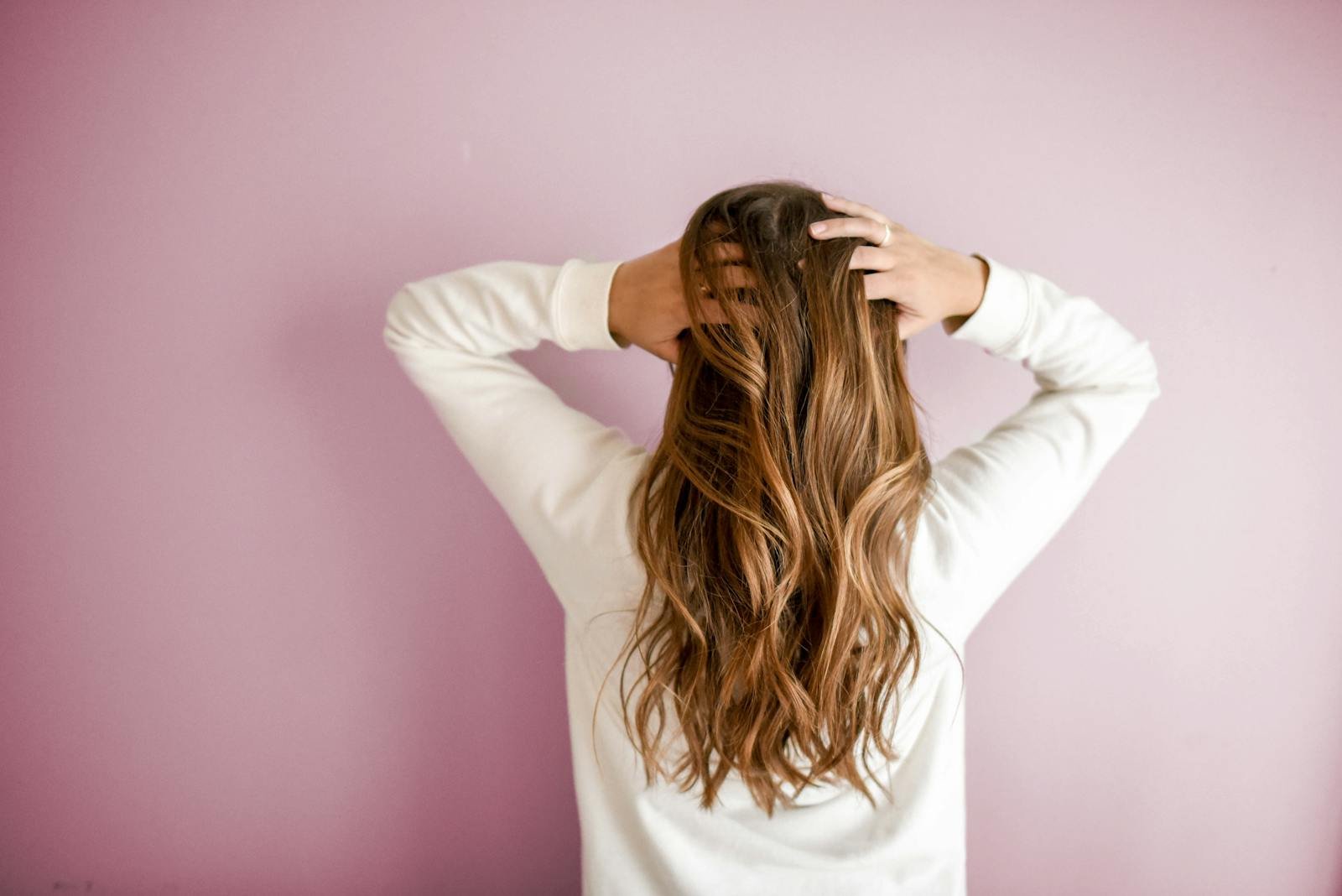 Perawatan Rambut Alami: Tips dan Trik untuk Rambut Sehat dan Berkilau