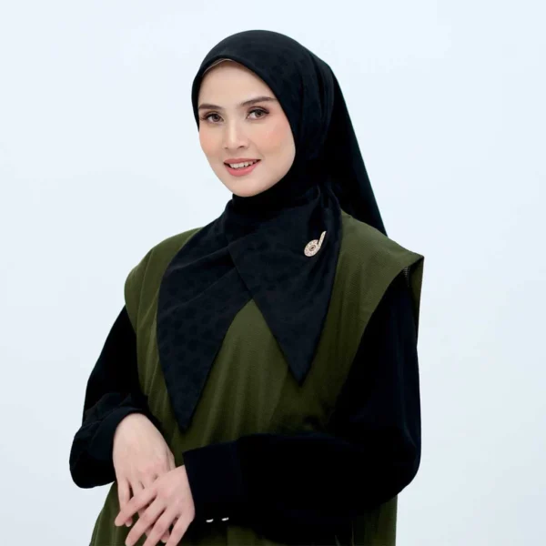 Hijab Deenay Eleanor Vol. 3 - Image 3