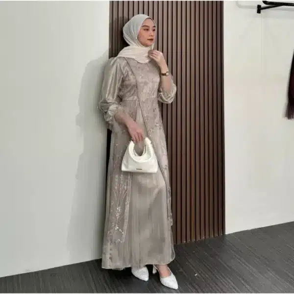 Kinar Dress Silk Kombinasi Tile Garden Premium Warna Burgundy Gamis Brukat Tile Pesta Wanita Mewah - Image 2