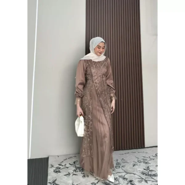 Kinar Dress Silk Kombinasi Tile Garden Premium Warna Burgundy Gamis Brukat Tile Pesta Wanita Mewah - Image 10